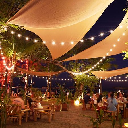 Potato Head Suites & Studios Семиньяк Экстерьер фото The restaurant at night