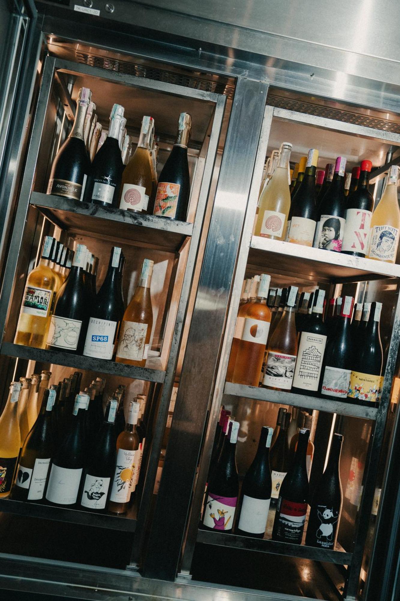 Potato Head Suites & Studios Семиньяк Экстерьер фото Natural wine at a wine bar in Paris