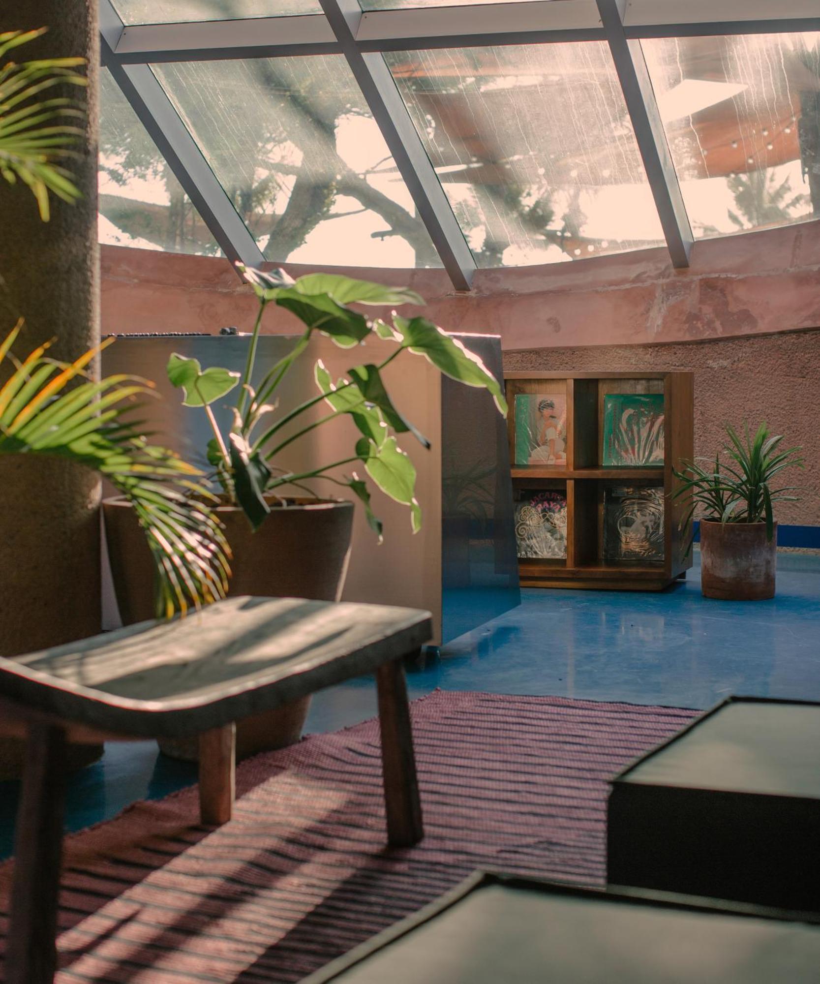 Potato Head Suites & Studios Семиньяк Экстерьер фото Interior of the house