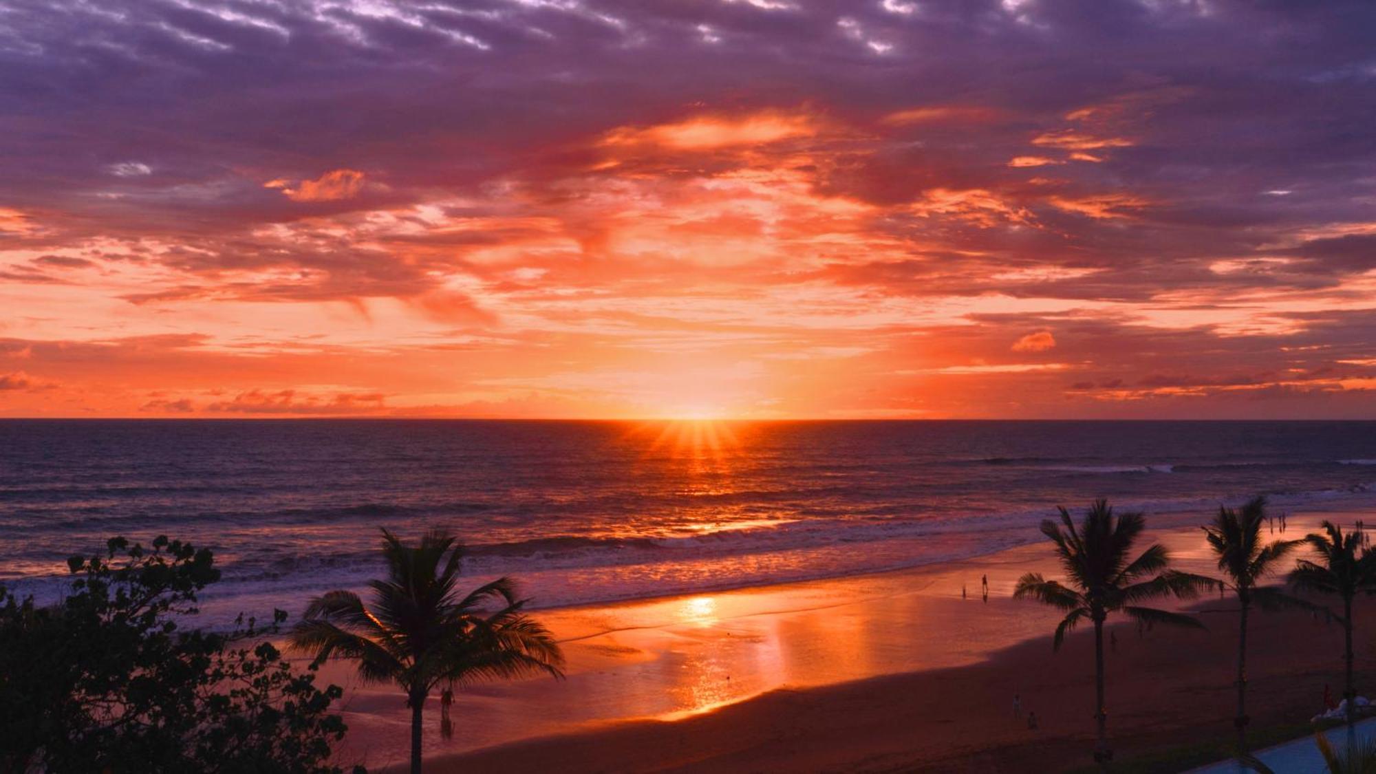 Potato Head Suites & Studios Семиньяк Экстерьер фото Sunset at the beach