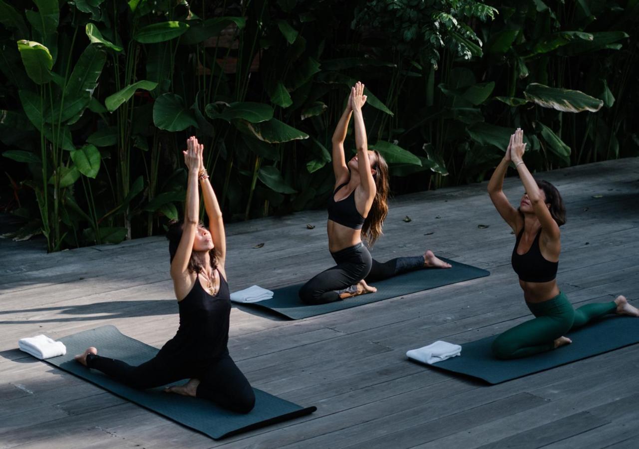 Potato Head Suites & Studios Семиньяк Экстерьер фото A yoga class in Bali, Indonesia